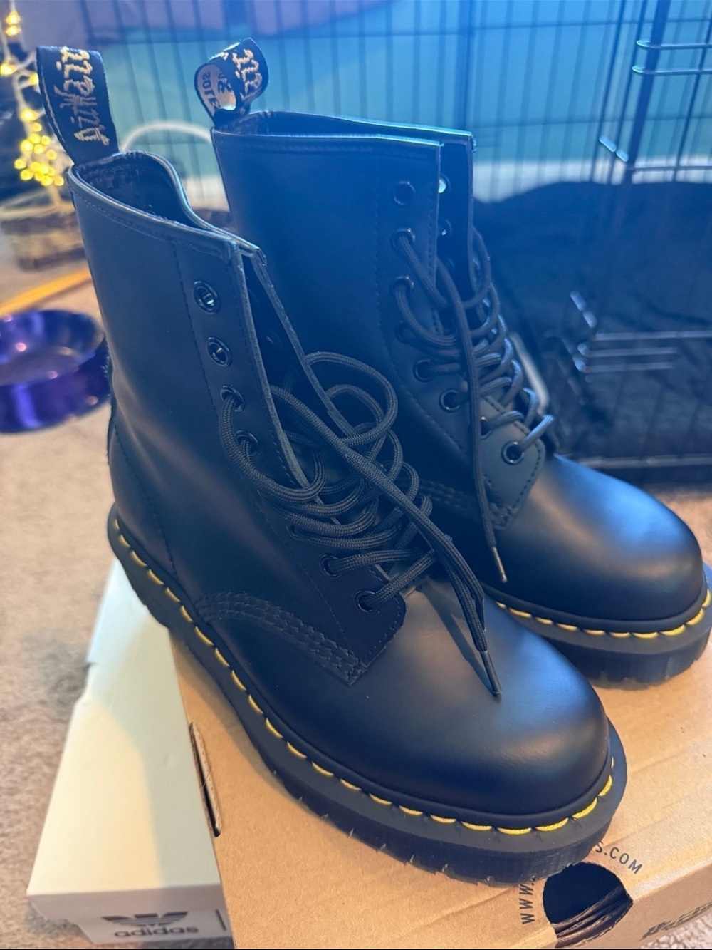 1460 BEX SMOOTH LEATHER LACE UP BOOTS NEW IN BOX